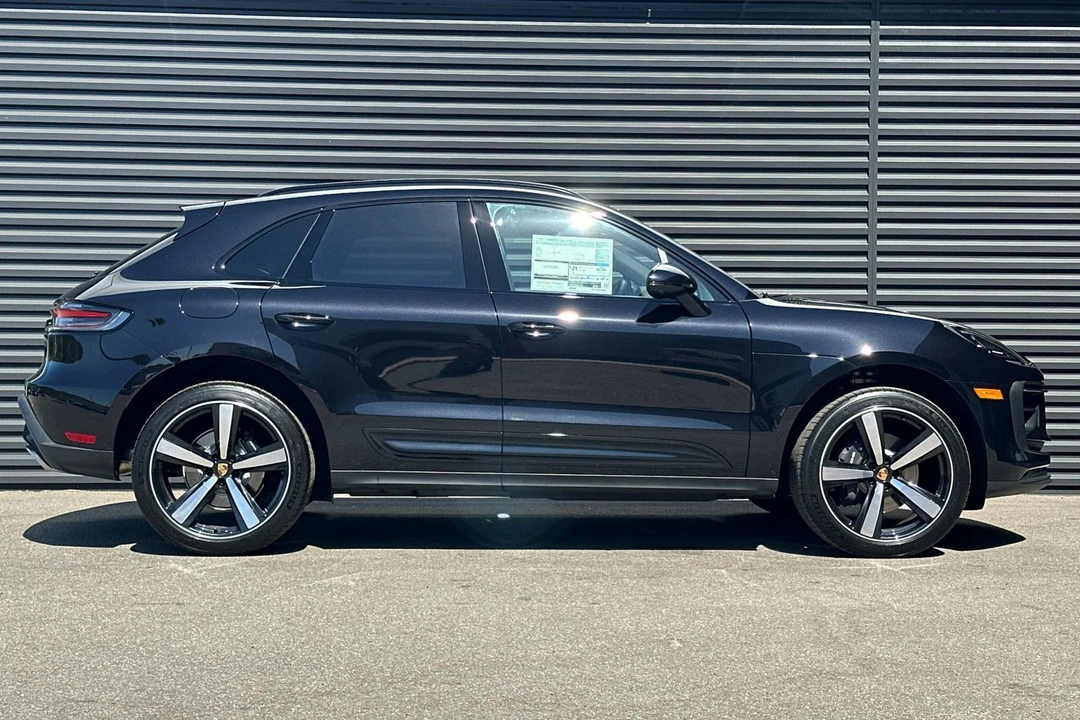 2026 Porsche Macan - Image 9 of 31