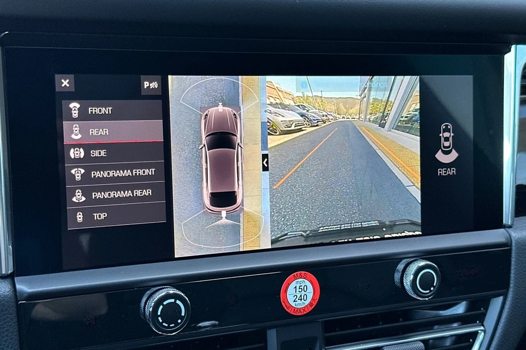 2026 Porsche Macan - Image 24 of 31
