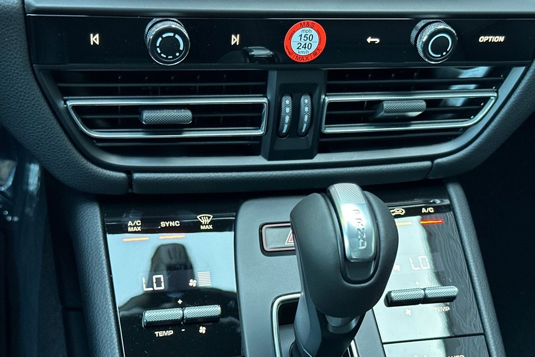 2026 Porsche Macan - Image 25 of 31