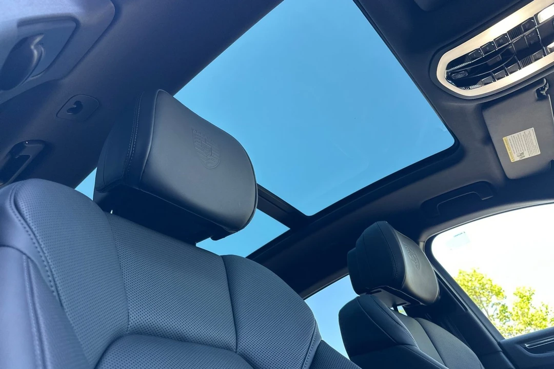 2026 Porsche Macan - Image 19 of 31