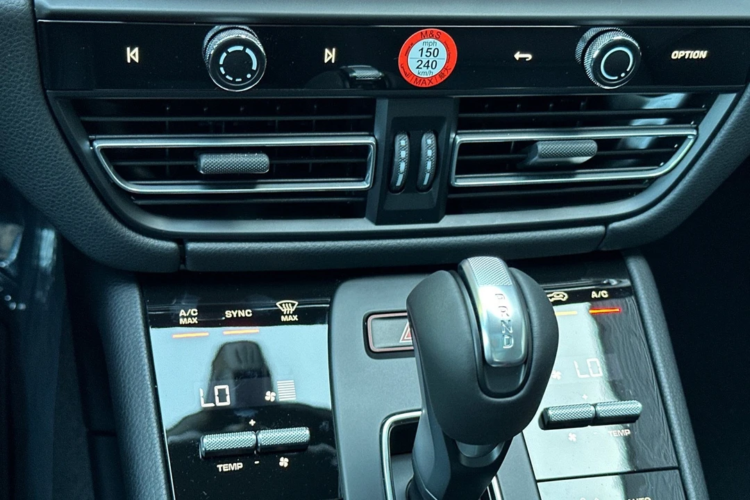 2026 Porsche Macan Electric - Image 25 of 31