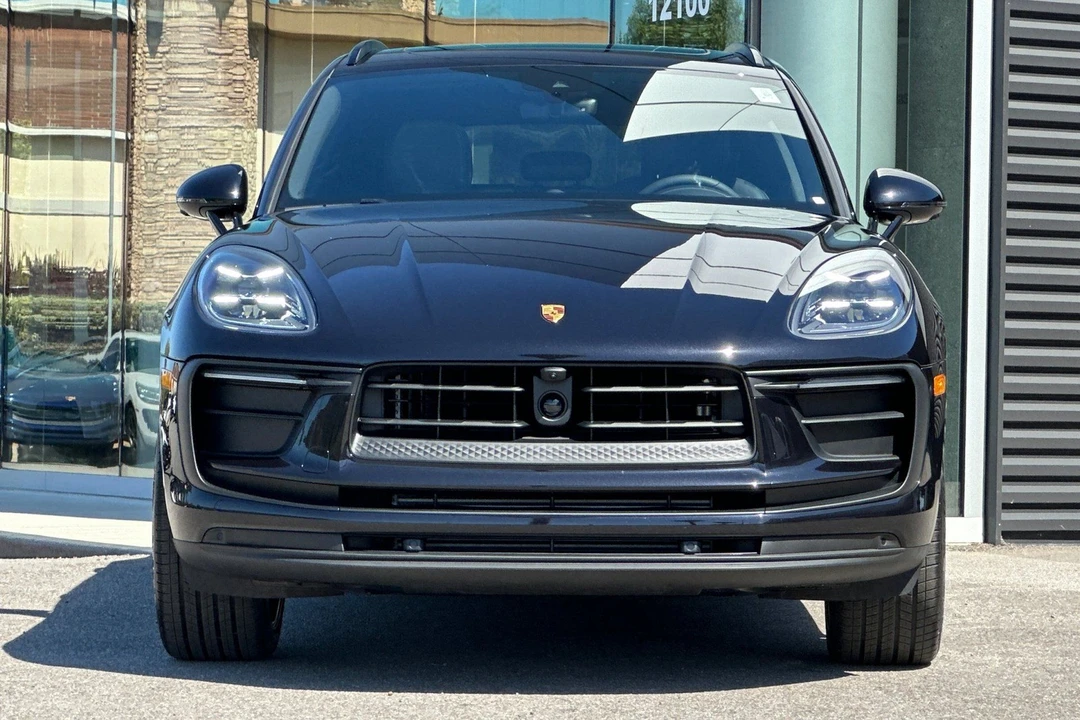 2026 Porsche Macan Electric - Image 11 of 31
