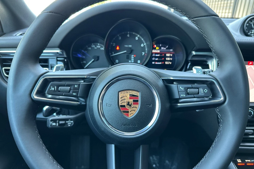 2026 Porsche Macan Electric - Image 29 of 31
