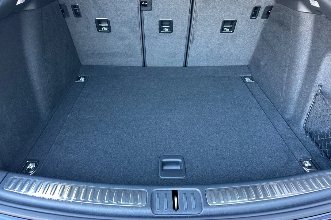 2026 Porsche Macan Electric - Image 17 of 31