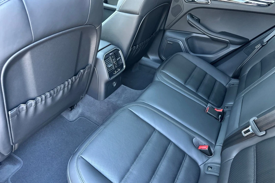 2026 Porsche Macan - Image 15 of 31