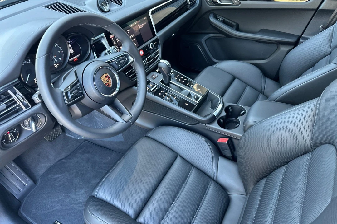 2026 Porsche Macan Electric - Image 4 of 31