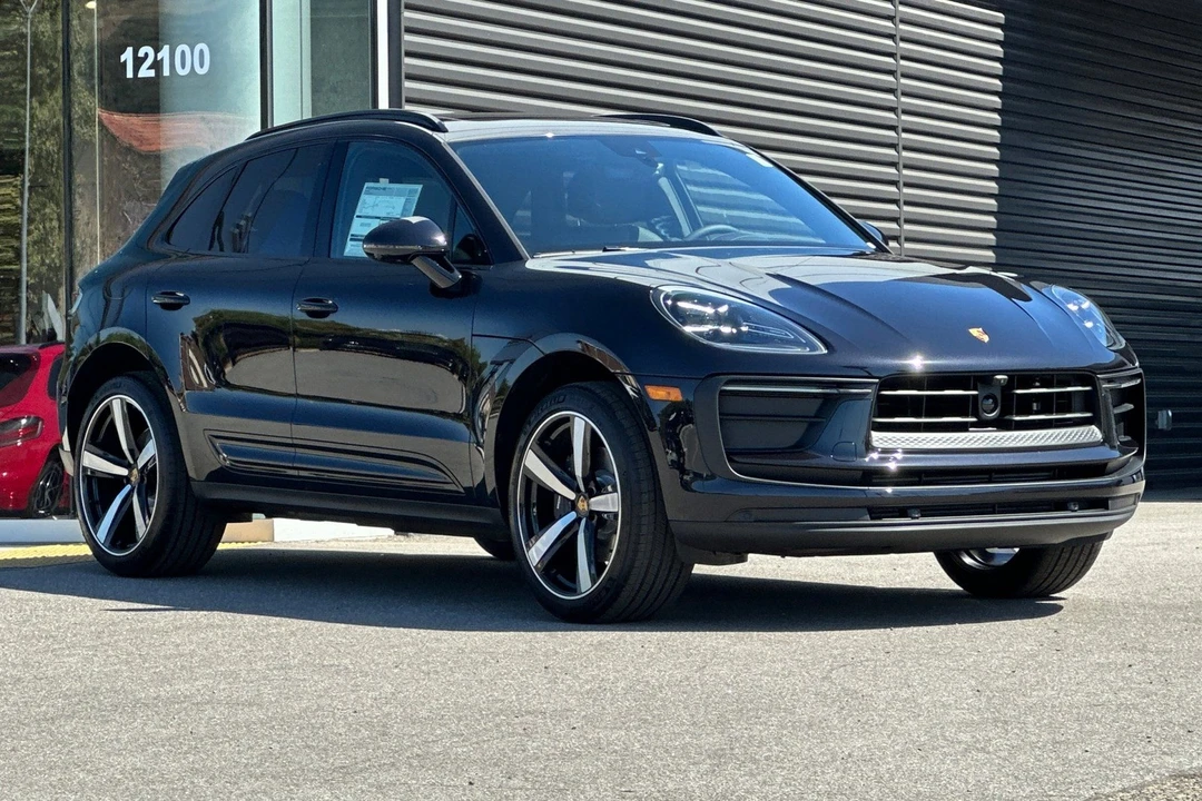2026 Porsche Macan Electric - Image 10 of 31