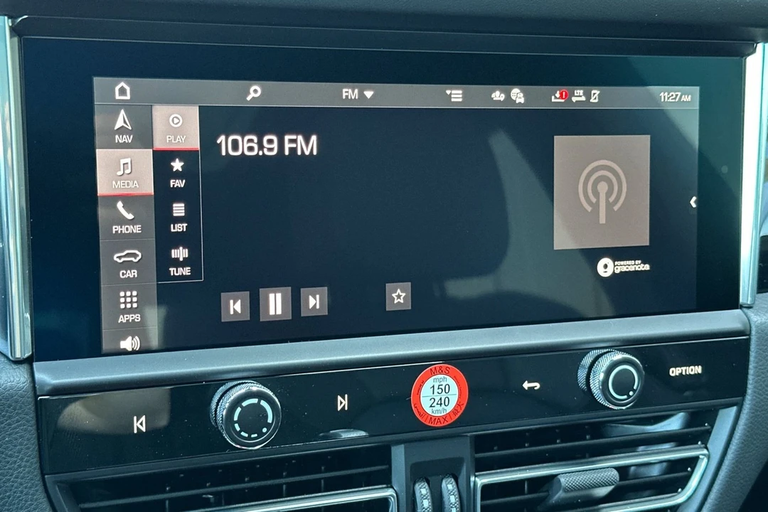 2026 Porsche Macan - Image 23 of 31