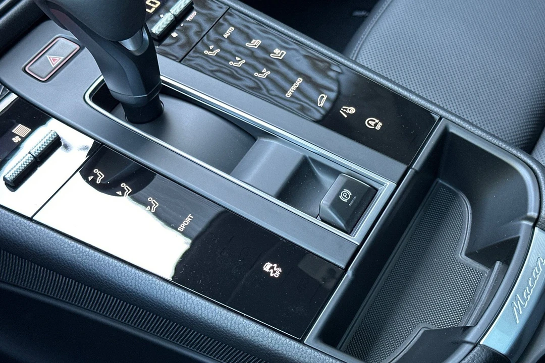 2026 Porsche Macan Electric - Image 26 of 31