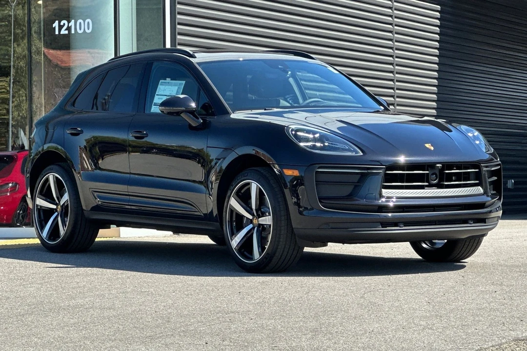 2026 Porsche Macan - Image 10 of 31