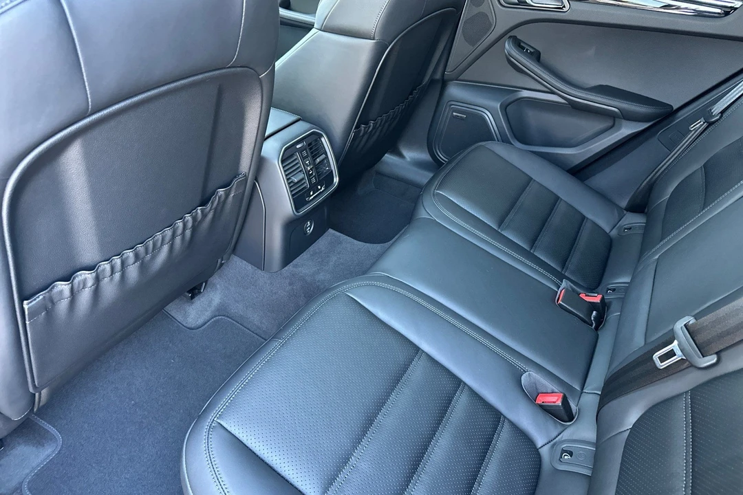 2026 Porsche Macan Electric - Image 15 of 31