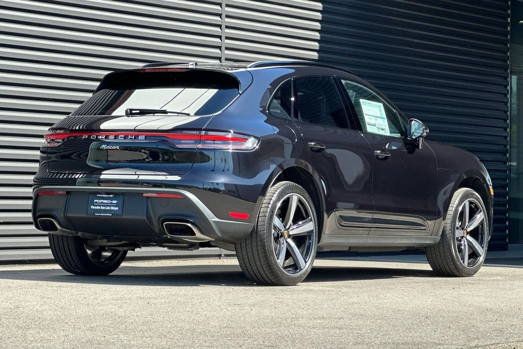 2026 Porsche Macan - Image 8 of 31