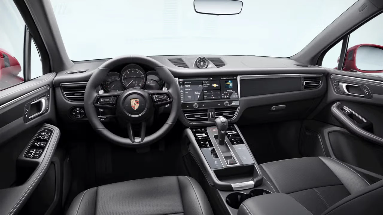 2026 Porsche Macan - Image 28 of 31