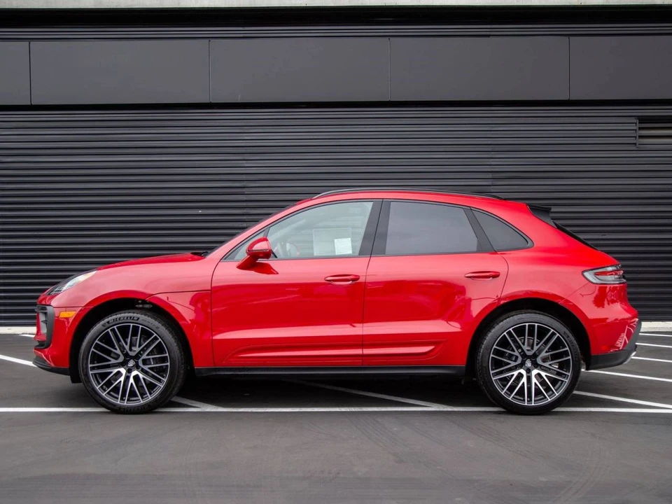2026 Porsche Macan Electric - Image 2 of 5