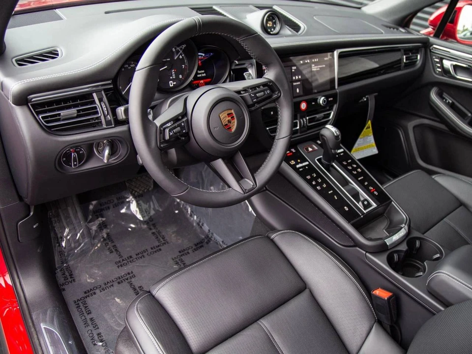 2026 Porsche Macan Electric - Image 4 of 5