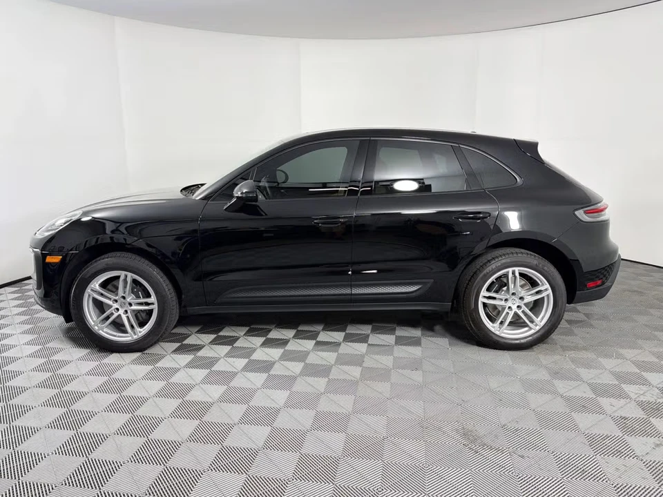 2026 Porsche Macan - Image 12 of 31