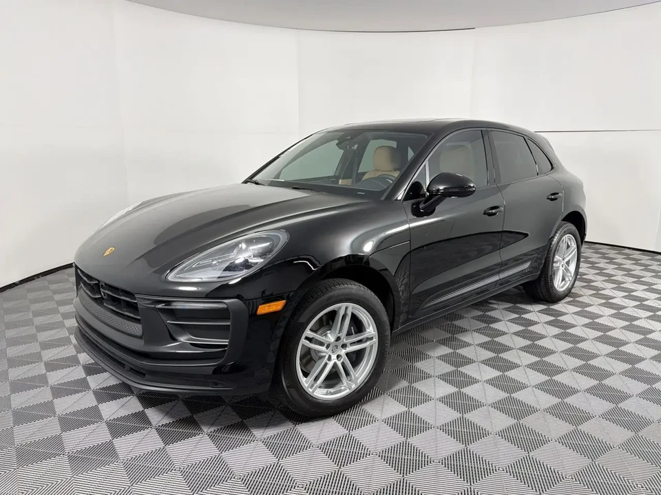 2026 Porsche Macan - Image 8 of 31