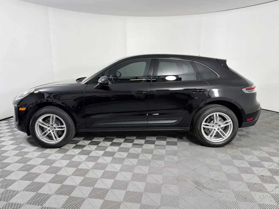 2026 Porsche Macan - Image 16 of 31