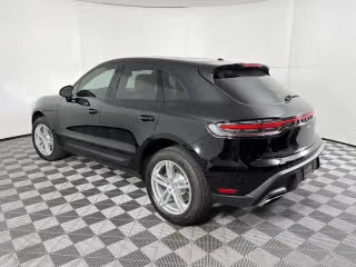 2026 Porsche Macan - Image 17 of 31