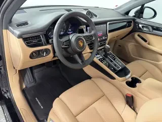 2026 Porsche Macan - Image 29 of 31