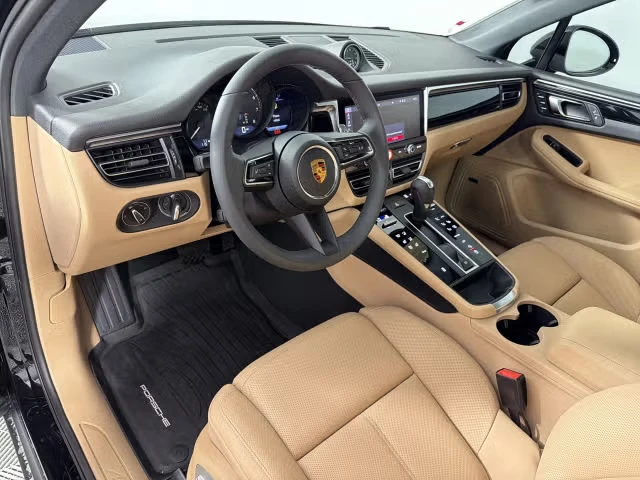 2026 Porsche Macan - Image 26 of 31