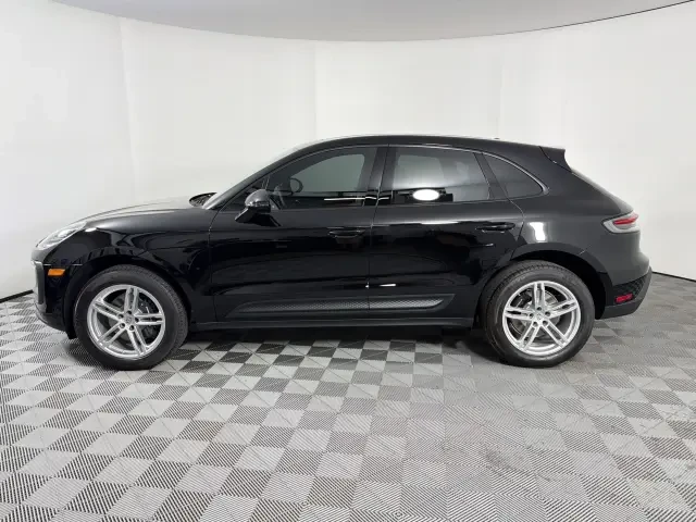2026 Porsche Macan - Image 14 of 31