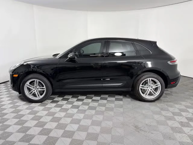 2026 Porsche Macan - Image 10 of 31