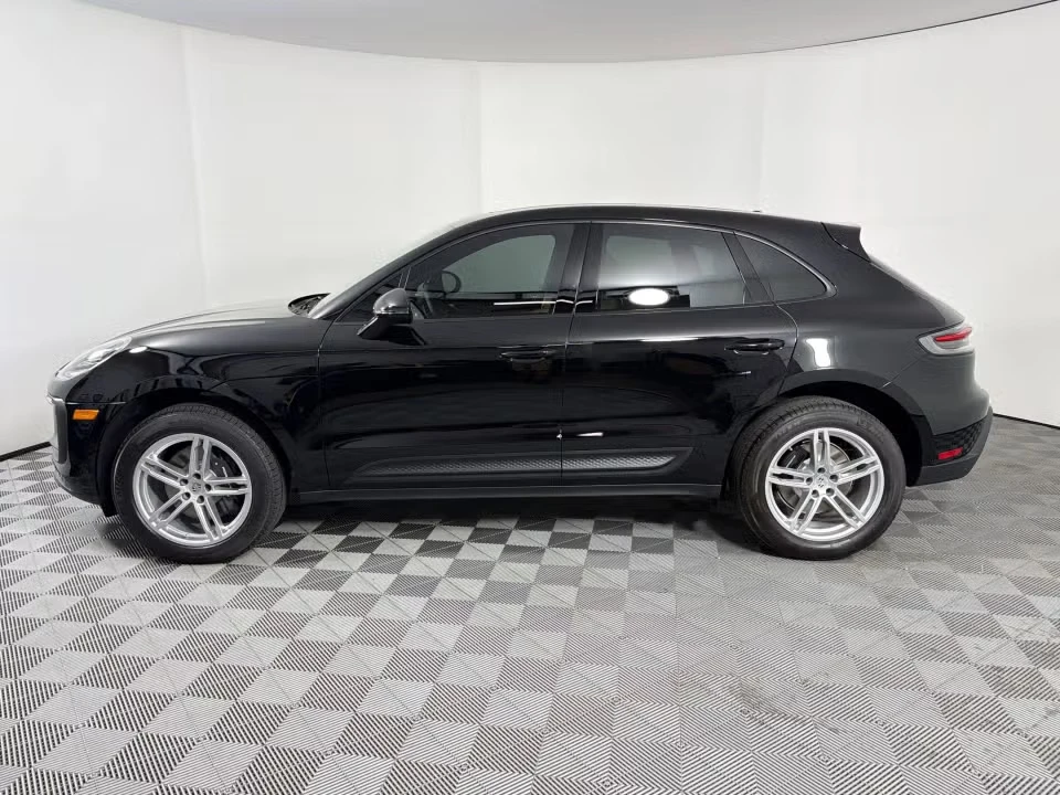 2026 Porsche Macan - Image 11 of 31
