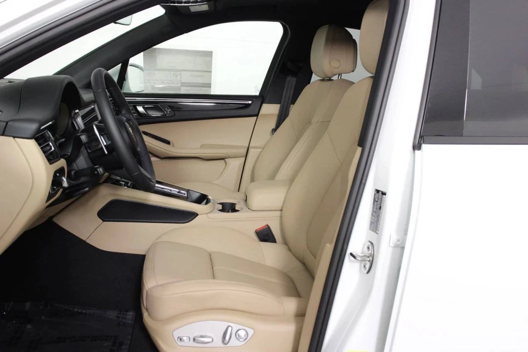 2026 Porsche Macan Electric - Image 5 of 5