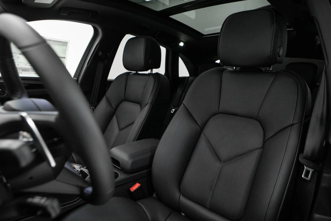 2026 Porsche Macan Electric - Image 5 of 5