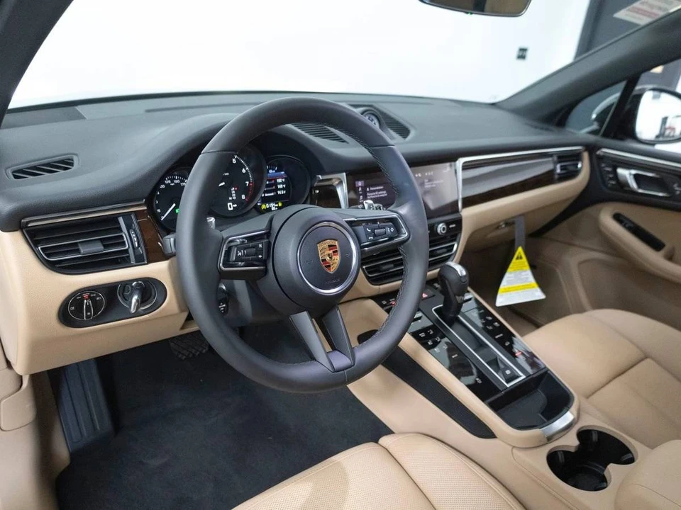 2026 Porsche Macan Electric - Image 4 of 5