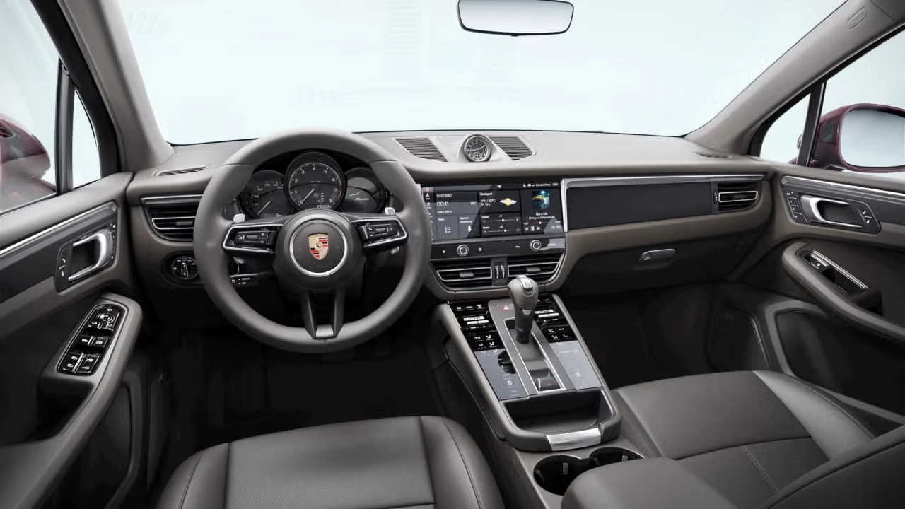 2026 Porsche Macan - Image 28 of 31