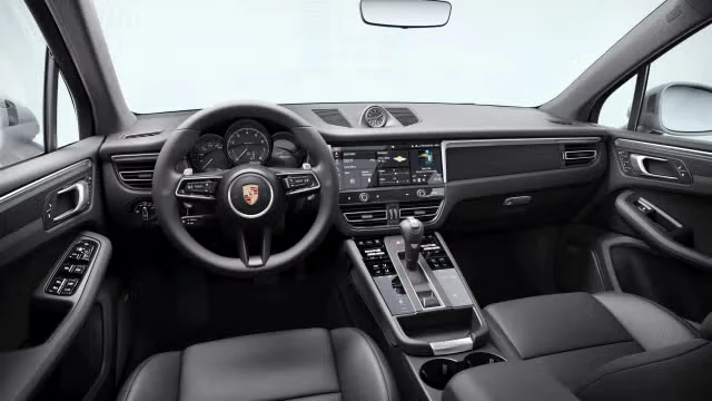 2026 Porsche Macan - Image 26 of 31