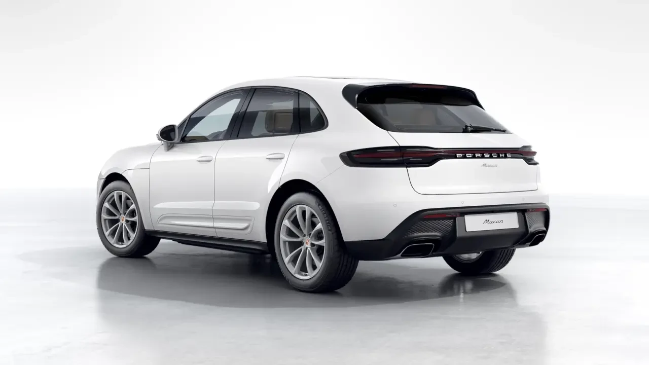 2026 Porsche Macan - Image 24 of 31