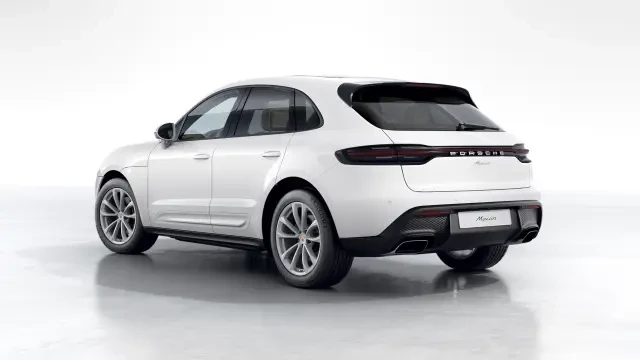 2026 Porsche Macan - Image 22 of 31
