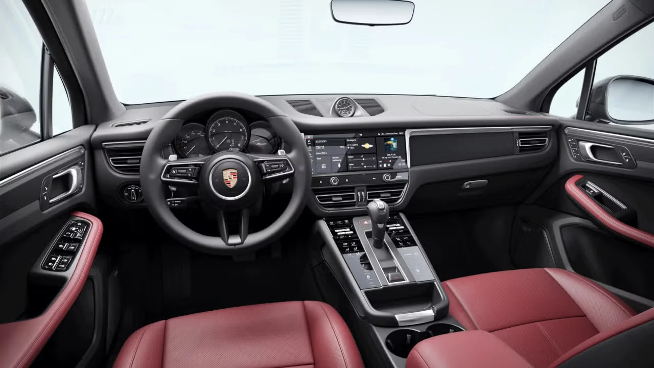 2026 Porsche Macan - Image 28 of 31