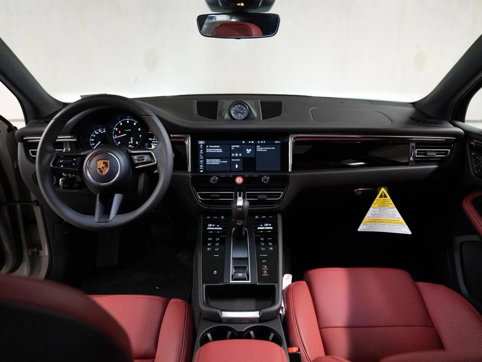 2026 Porsche Macan Electric - Image 25 of 28