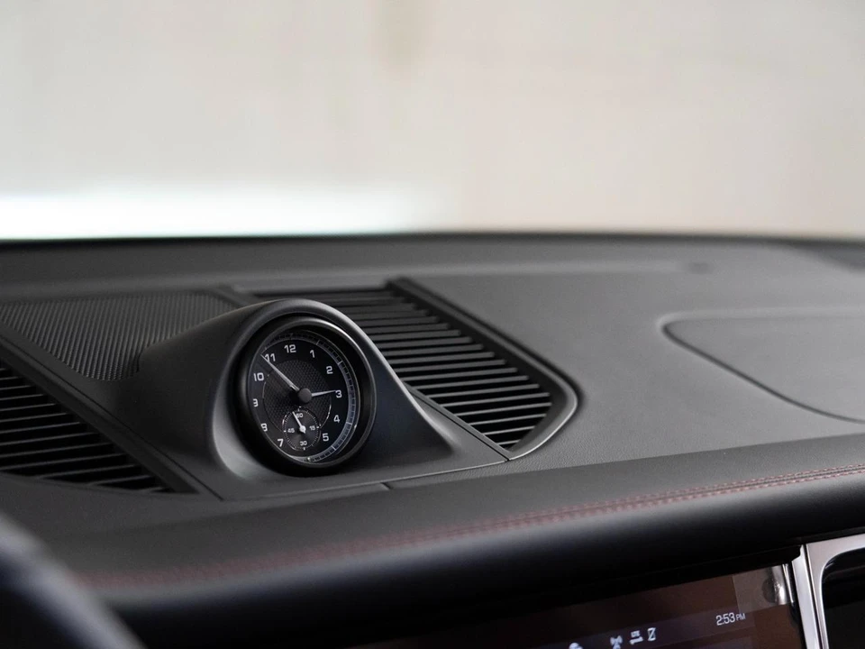 2026 Porsche Macan Electric - Image 20 of 28