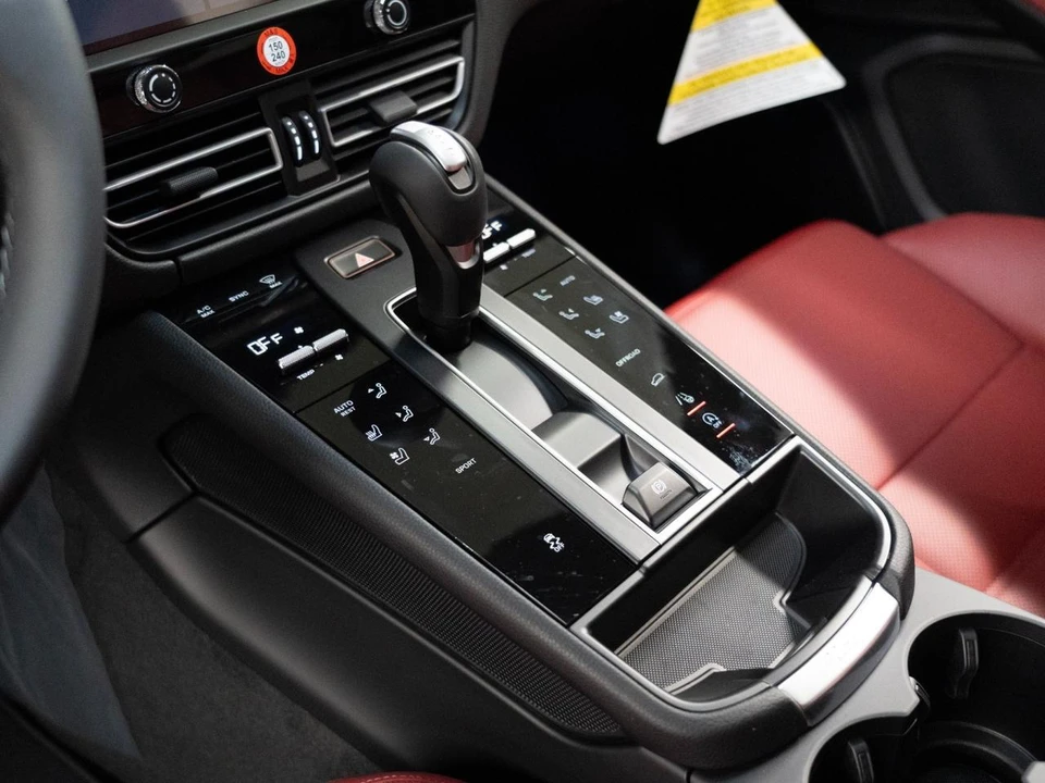 2026 Porsche Macan Electric - Image 22 of 28