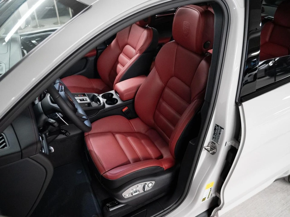 2026 Porsche Macan Electric - Image 5 of 28
