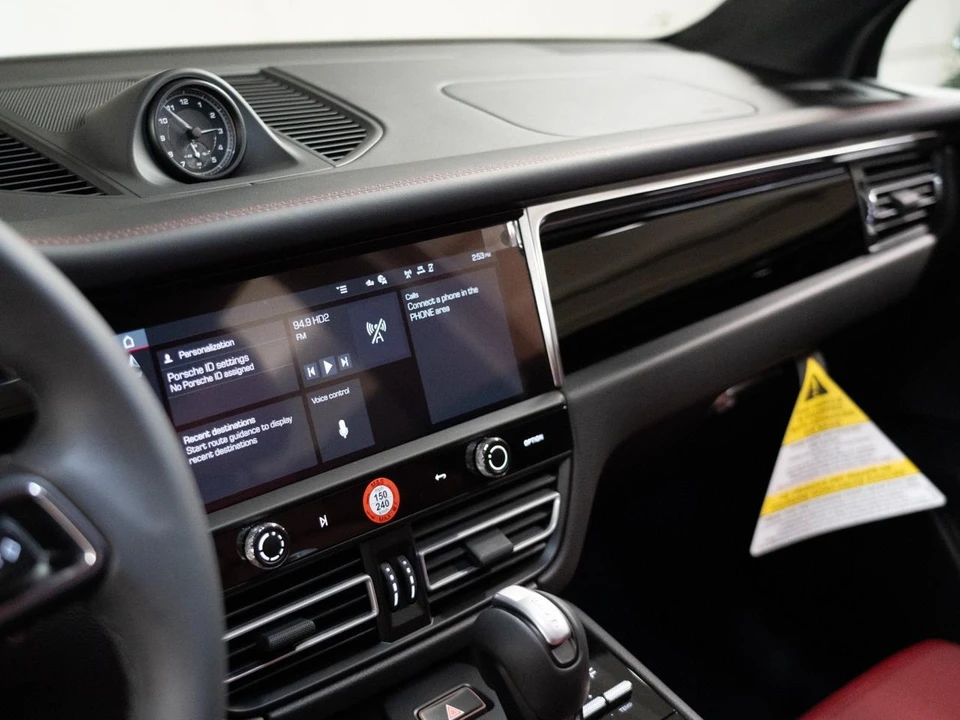 2026 Porsche Macan Electric - Image 21 of 28