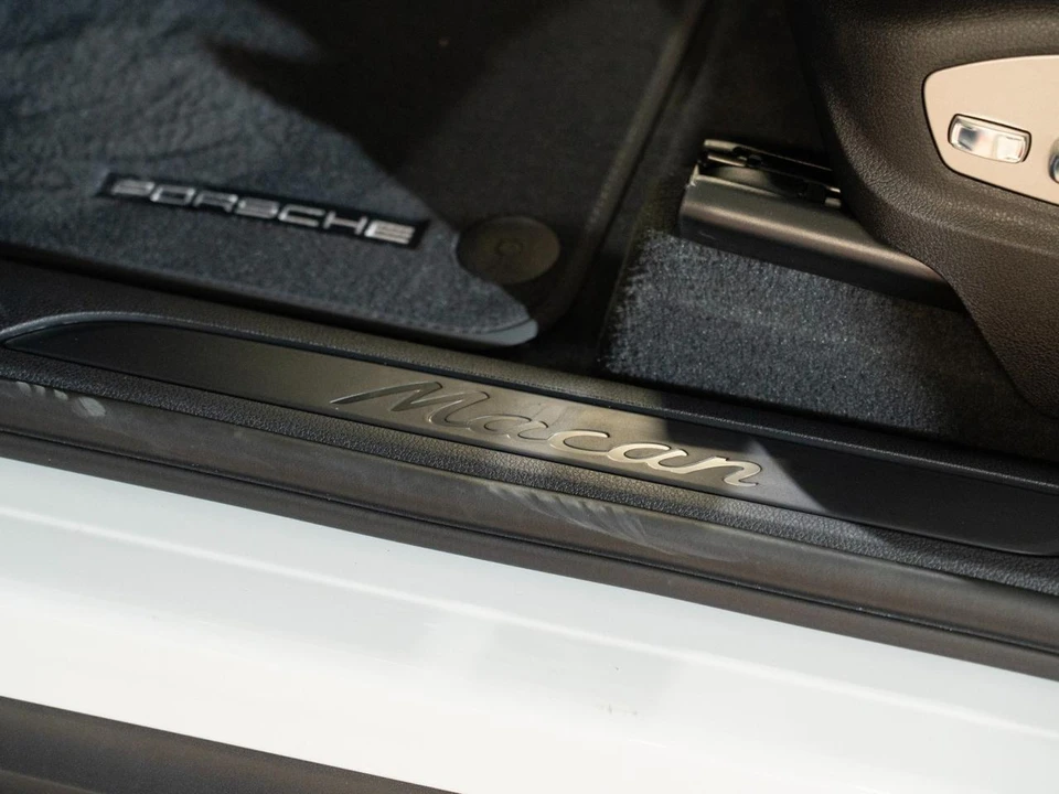 2026 Porsche Macan Electric - Image 12 of 28