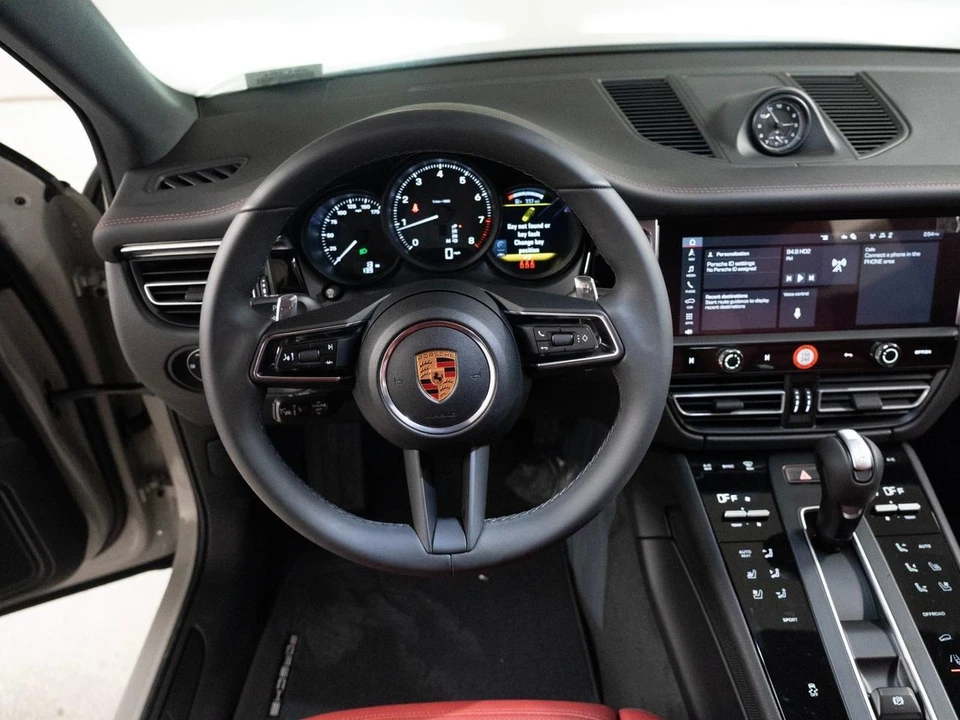 2026 Porsche Macan Electric - Image 27 of 28