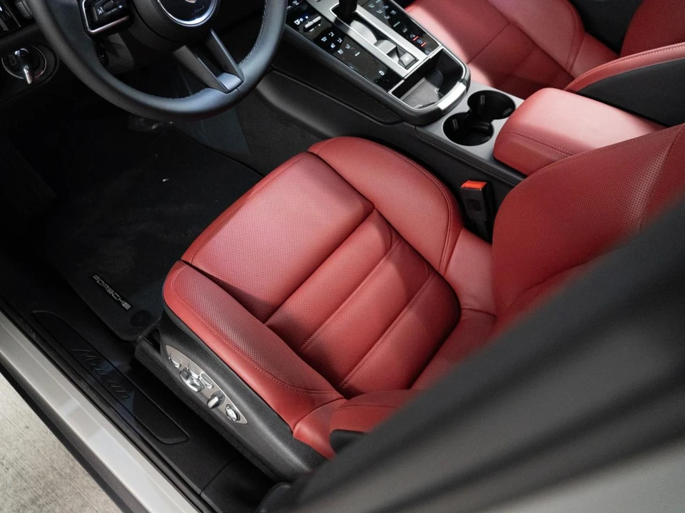 2026 Porsche Macan Electric - Image 14 of 28