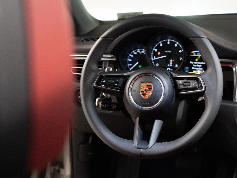 2026 Porsche Macan Electric - Image 26 of 28