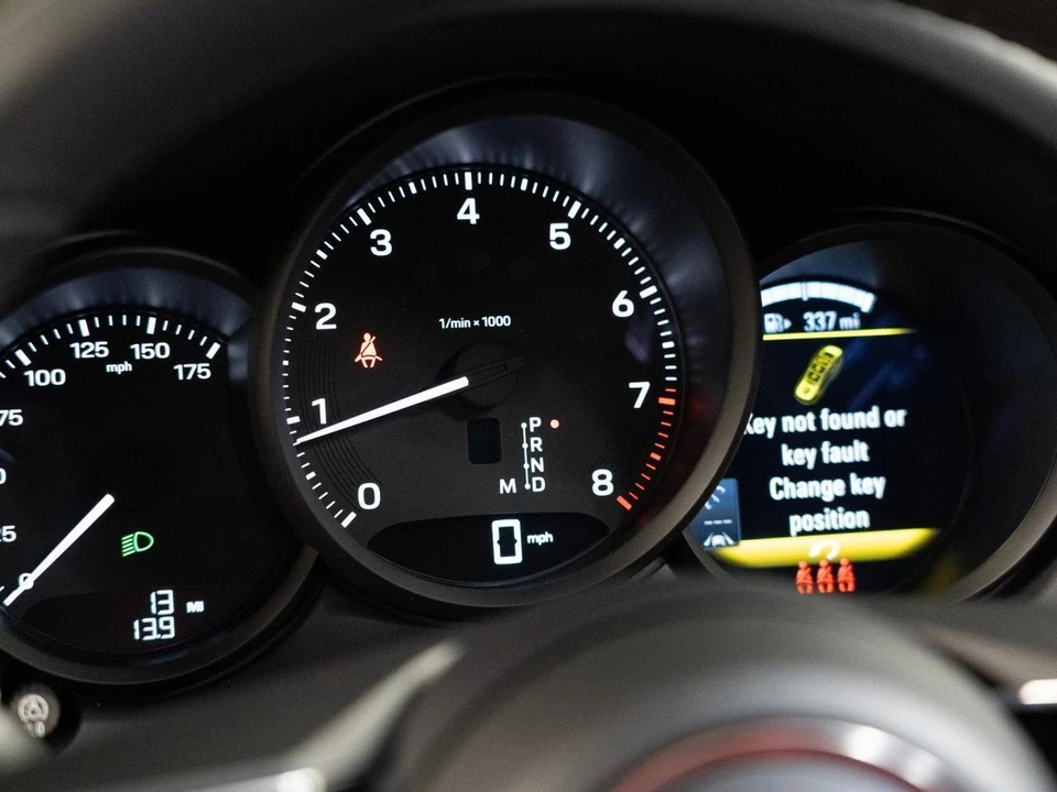 2026 Porsche Macan Electric - Image 19 of 28