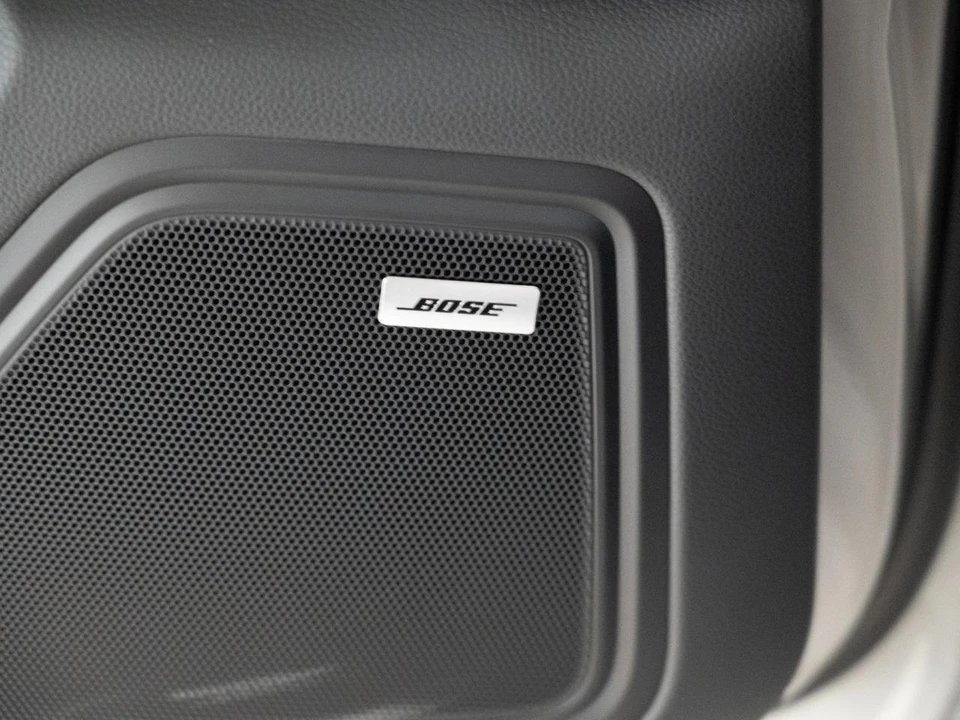 2026 Porsche Macan Electric - Image 18 of 28