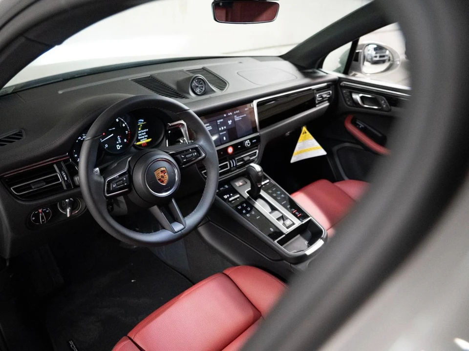 2026 Porsche Macan Electric - Image 4 of 28