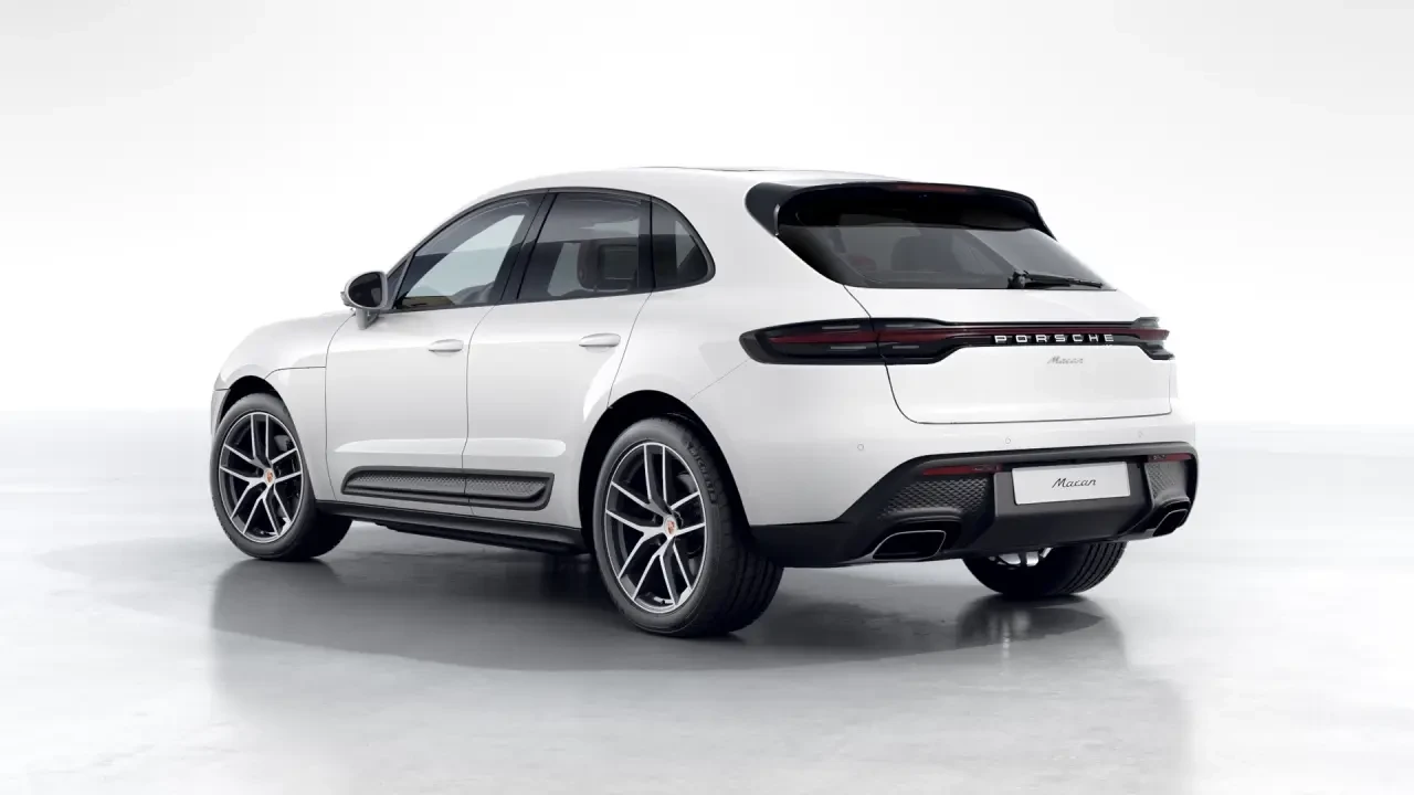 2026 Porsche Macan - Image 24 of 31