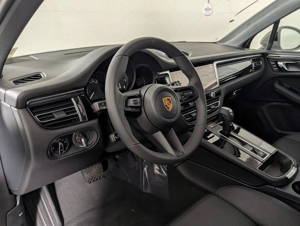 2026 Porsche Macan Electric - Image 4 of 5